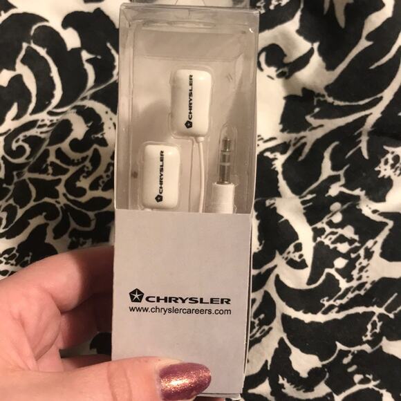 Chrysler headphones new in box - Picture 1 of 2